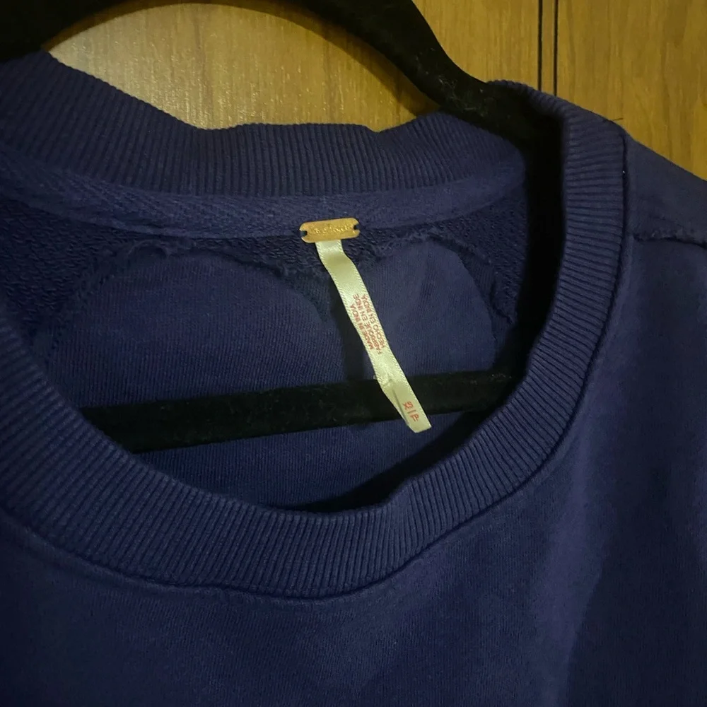 FREE PEOPLE TRISH SWEATSHIRT
Color Eclipse
$88.00 - Picture 4 of 5